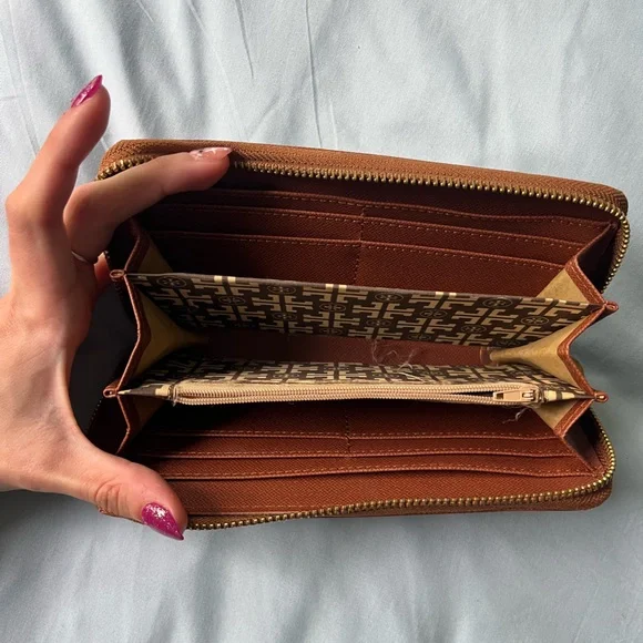 Tori Burch Wallet - Picture 4 of 5